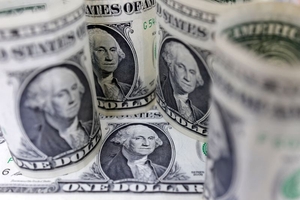 news image for Dollar wobbles while investors await midterms; cryptos skittish